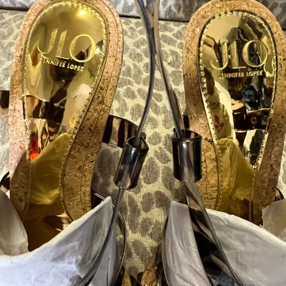 Shoes - Picture 4 of 6